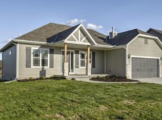 819 Cedar Ridge Dr, Raymore, MO 64083