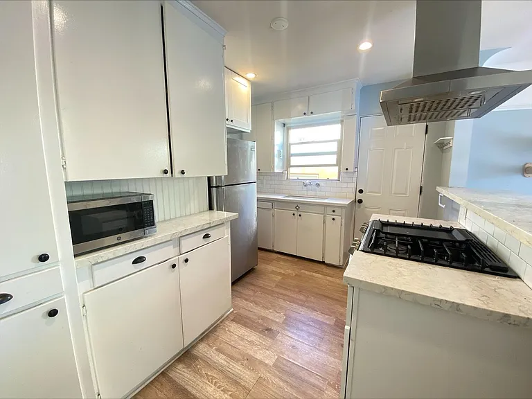 2315 Lincoln Ave — Photo 7