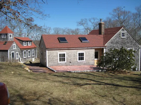 126 Merry Farm Rd, Vineyard Haven, MA 02568