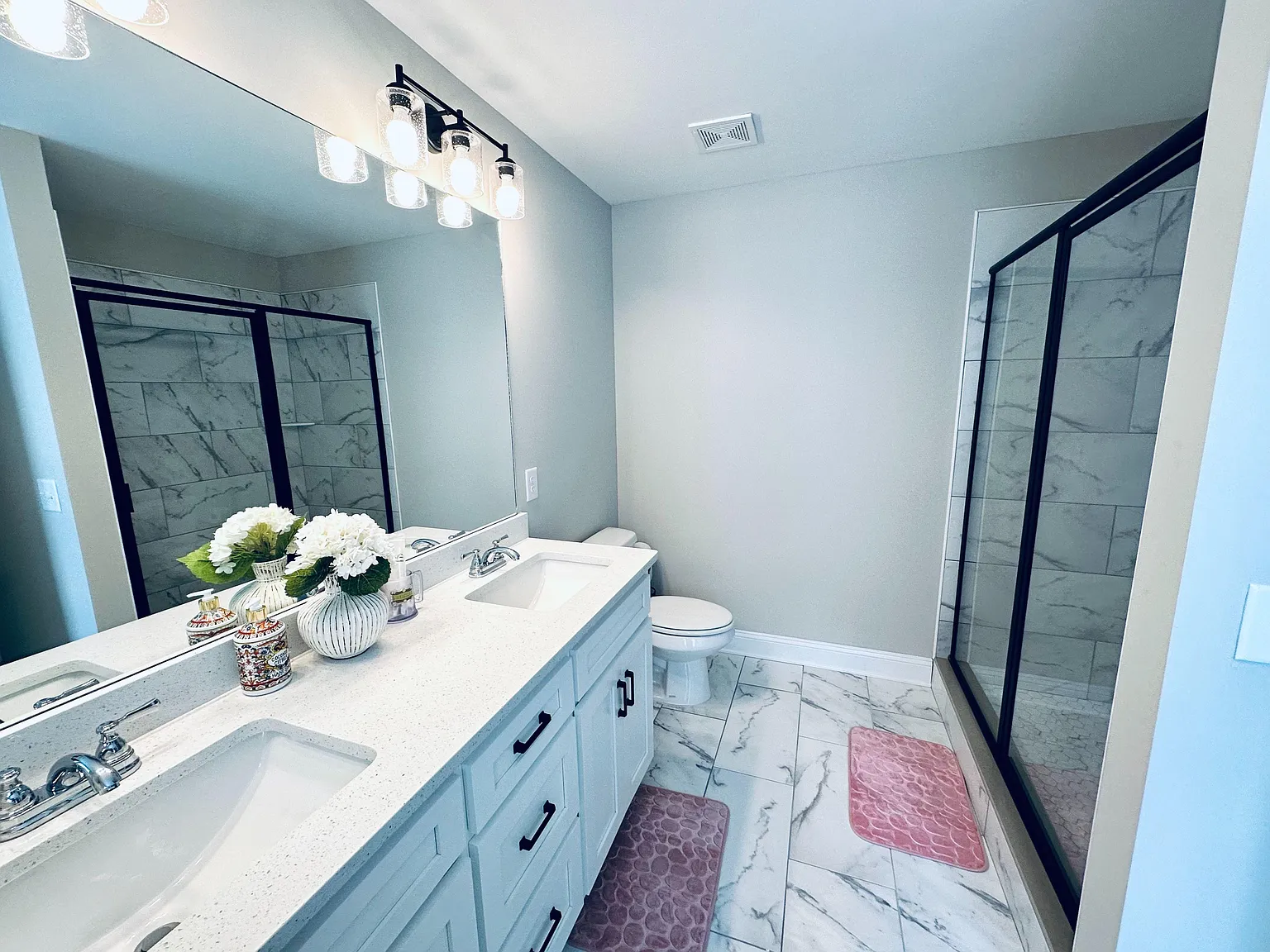 4 bed, 3.0 bath, 2600 sqft, $1,594 — Photo 4