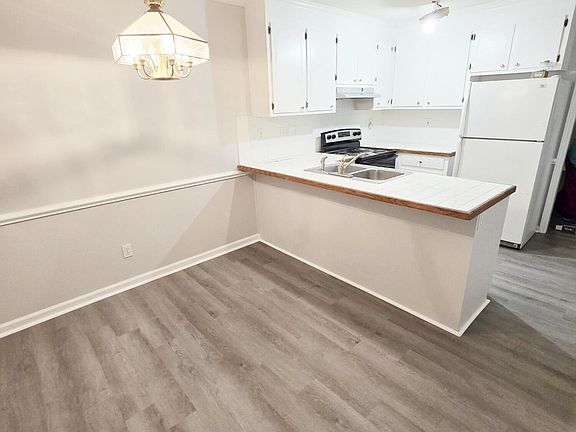 5th image of 3813 Sterling Pointe Drive #V9