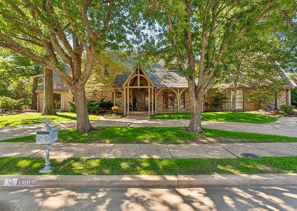 1st image of 1902 Pin Oak Cir