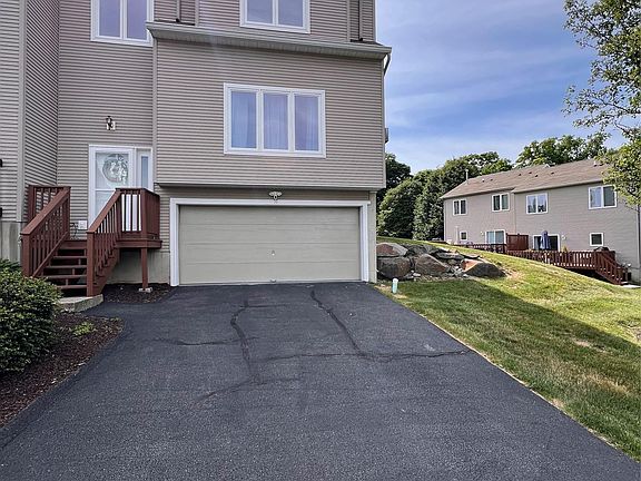 2nd image of 10 Rockridge Drive