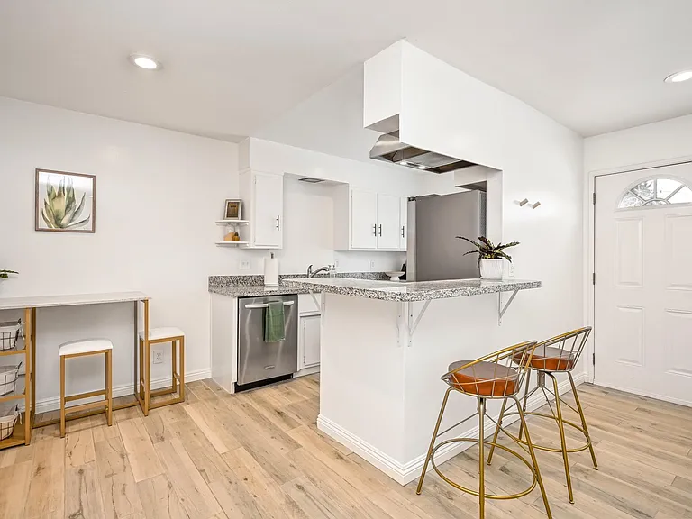 177 Virginia Pl #B — Photo 14