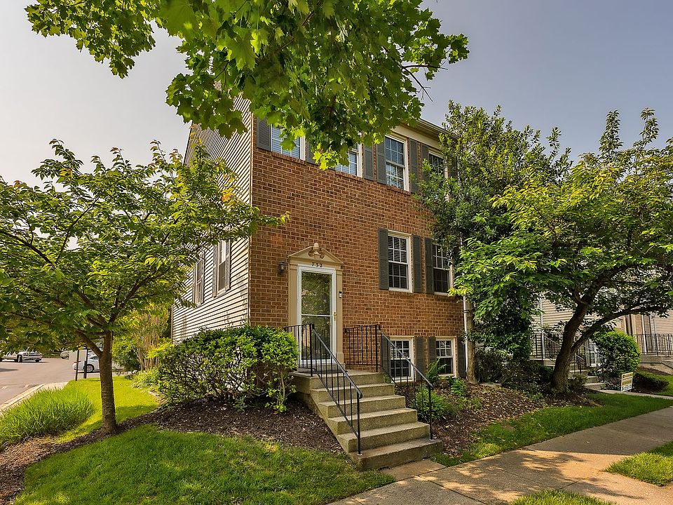 1st image of 732 Ivy League Ln