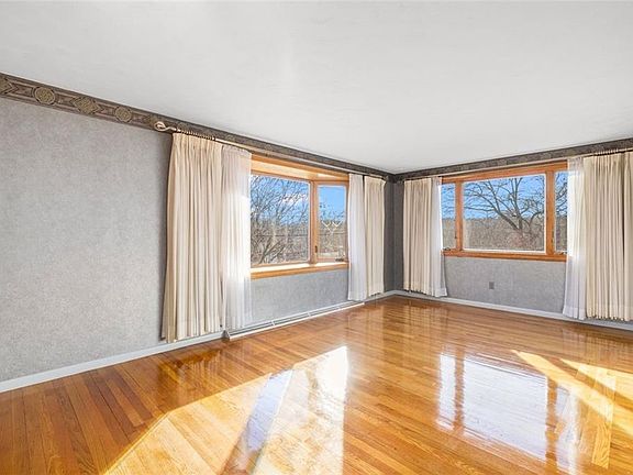 5th image of 63 Forestdale Dr