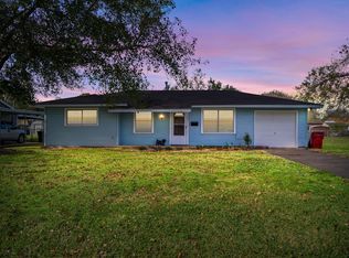 107 Inwood Ln, Highlands, TX 77562