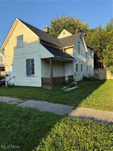 3297 W 61st St, Cleveland, OH, 44102