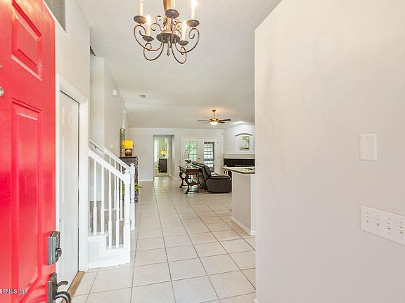 3rd image of 217 Hawthorn Hedge Ln