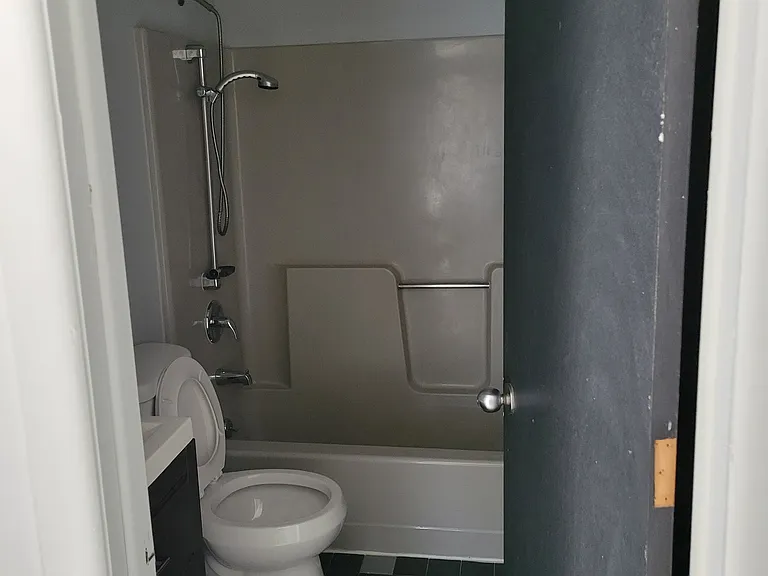 11 Park Ave — Photo 24