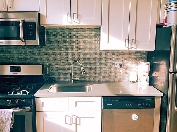 4th image of 2321 N Rockwell St APT 3B