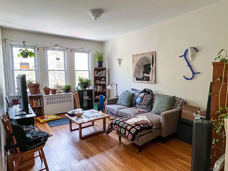 27 Lanark Rd #4 — Photo 2