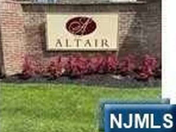 276 Cory Ln, Elmwood Park, NJ 07407