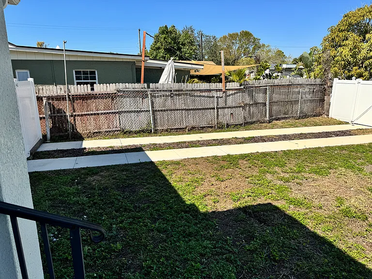 2531 W Walnut St — Photo 3