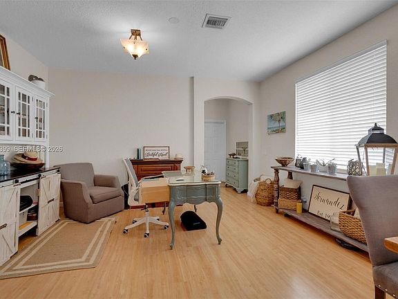 3rd image of 899 Phoenix Way