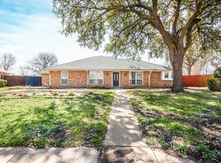 206 Willowcrest Dr, Garland, TX 75040