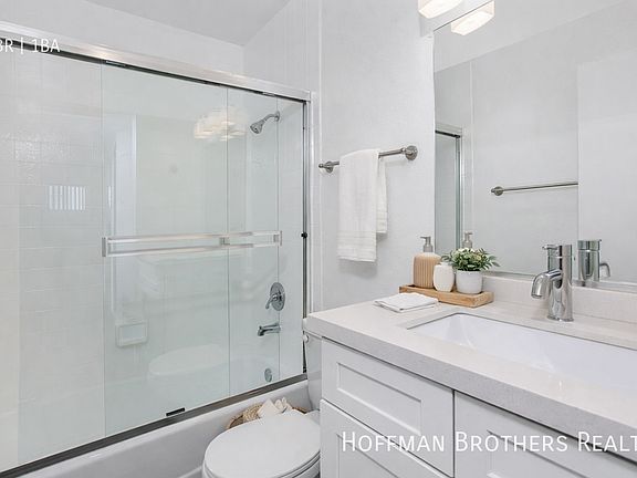 4th image of 1325 N Gardner St #716acacb3