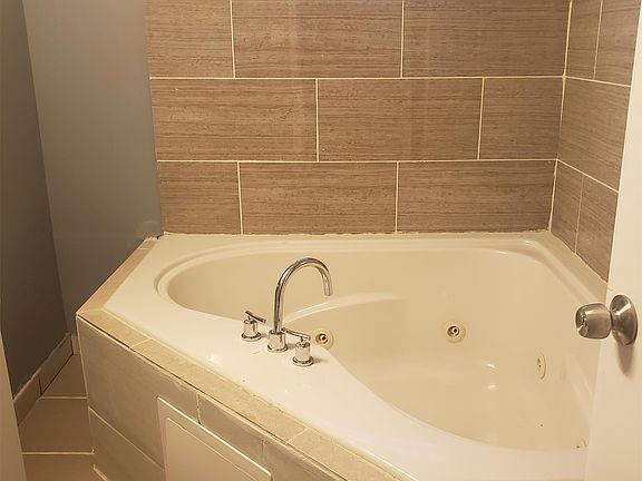 Full bath 2