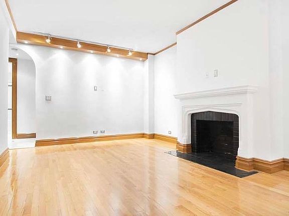2nd image of 140 W 58th St Floor 10