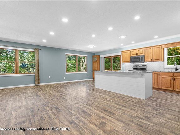 4th image of 2896 Avery Rd