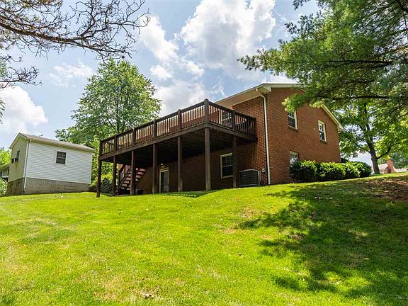 4th image of 18 Kenwood Dr