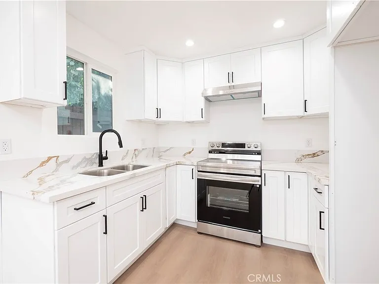 5739 S Saint Andrews — Photo 3