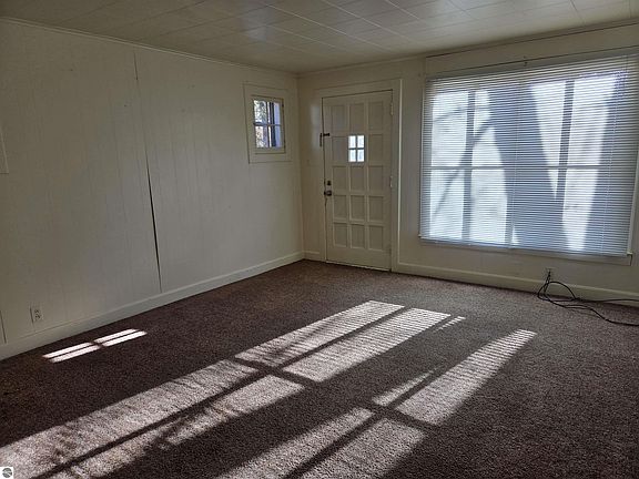 2nd image of 517 E Bennett St