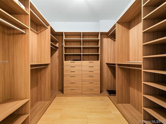 5th image of 201 Crandon Blvd APT 1000