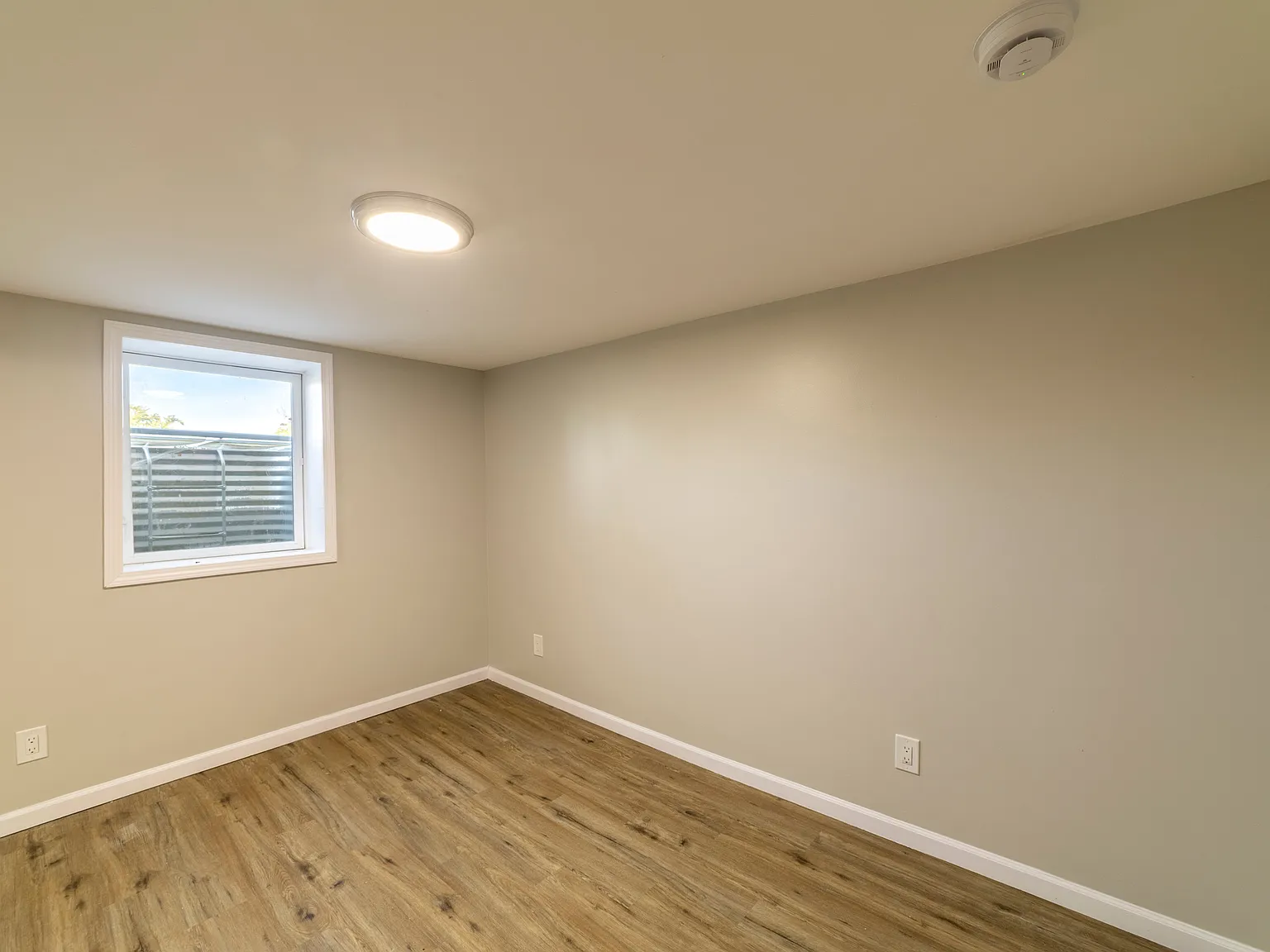 3 bed, 816 sqft, $1,800 — Photo 3