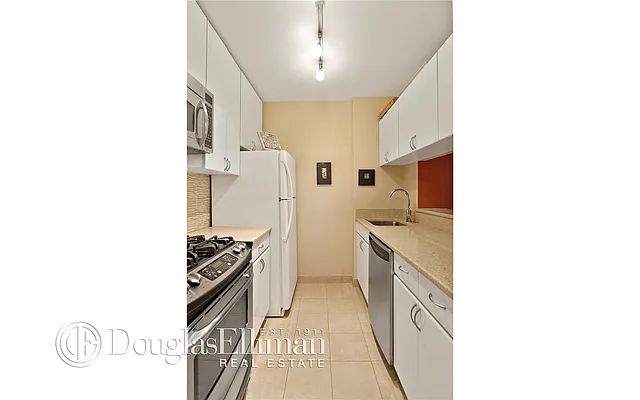 Sold by Douglas Elliman | media 17
