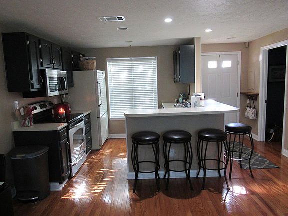 2nd image of 23 Nicolson Cir #H2