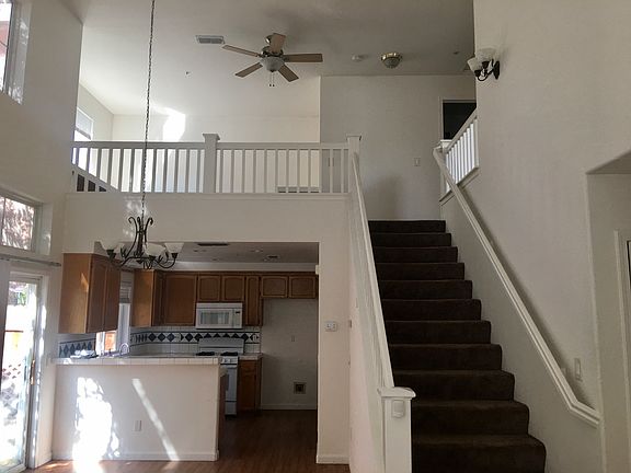 4th image of 3 Tuscany Ct