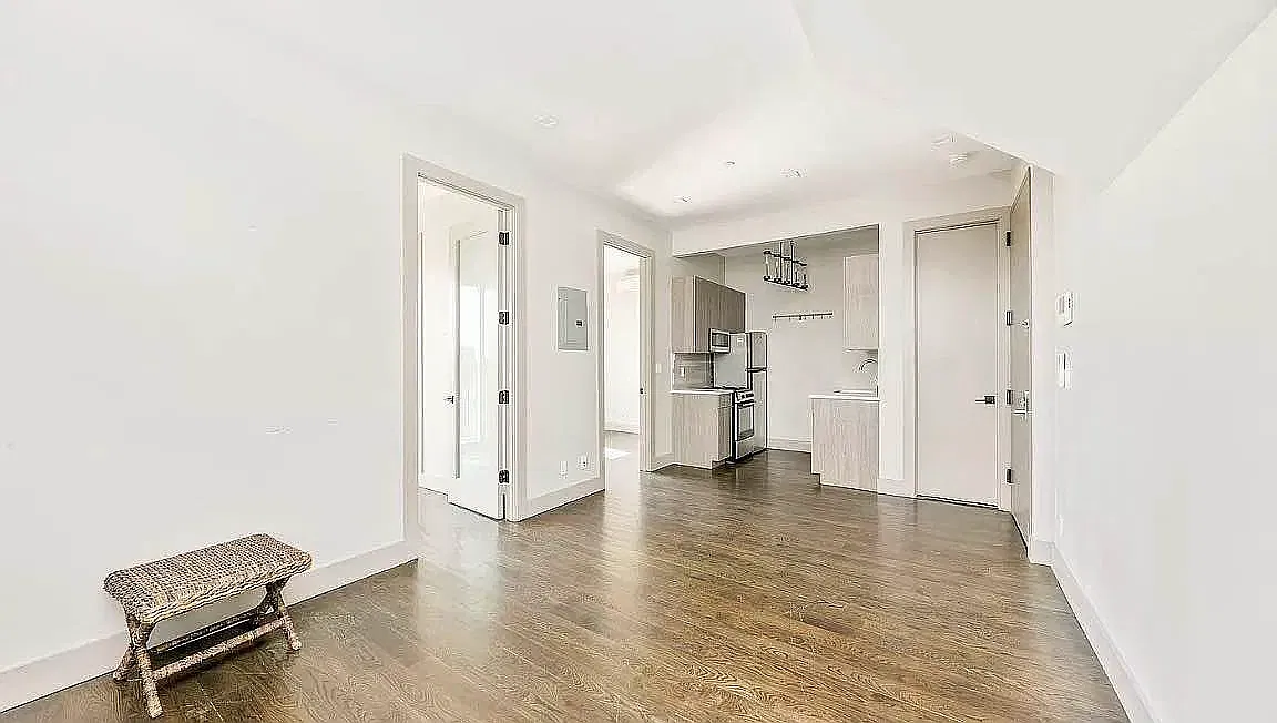 83 Stanhope Street — Photo 2