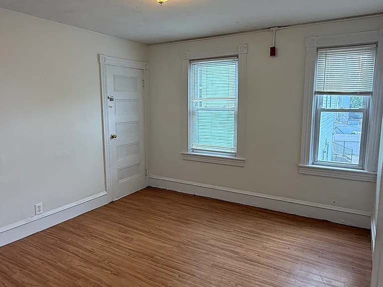87 Penn St #2R — Photo 6