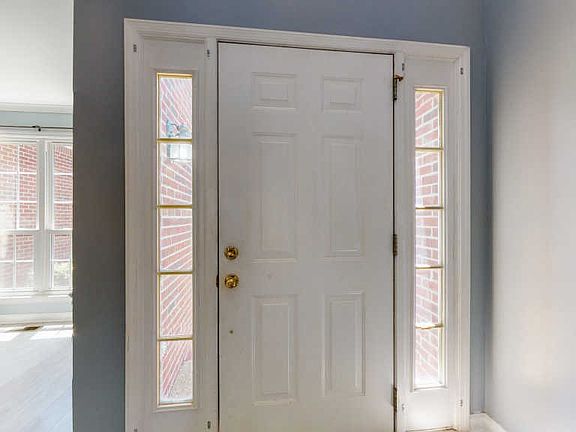 5th image of 2825 Iroquois Dr