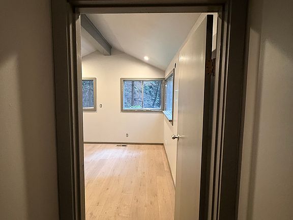4th image of 40 Sylvan Way