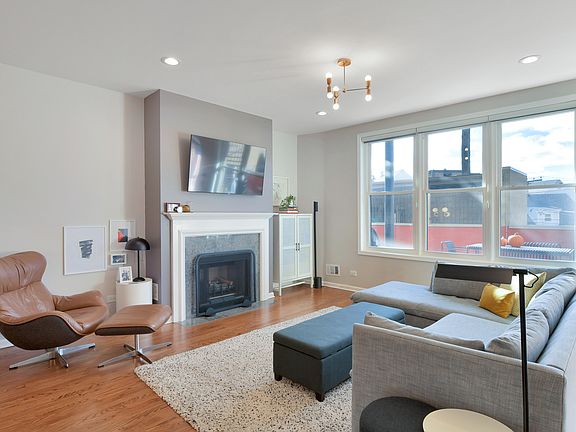 3rd image of 2840 N Lincoln Ave APT C1