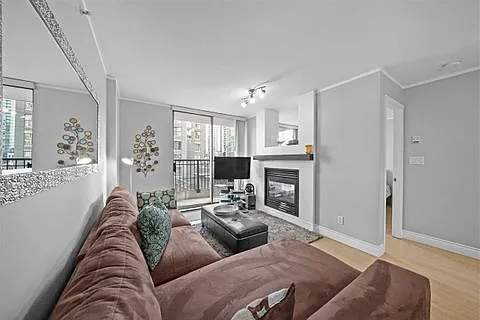 Building Photo - 989 Richards St #605