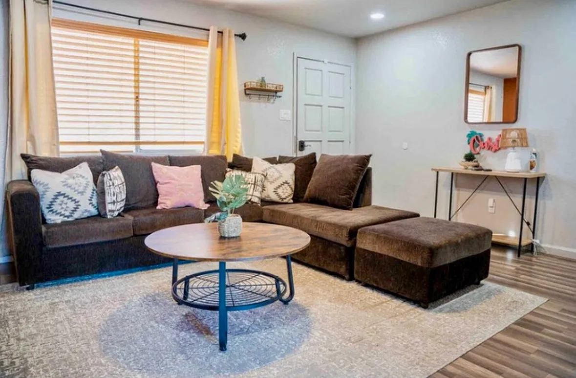 2490 W Yowell Ct — Photo 2
