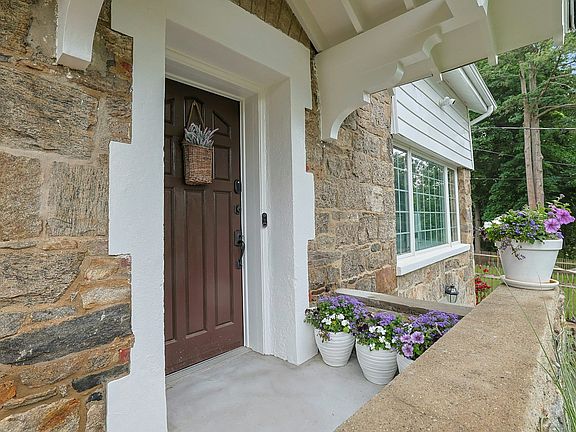 3rd image of 46 Griffen Ave