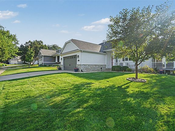 2nd image of 3422 Forest Valley Ct NE
