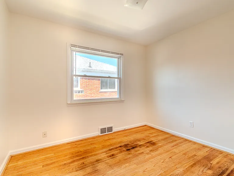 23000 Alger St — Photo 8
