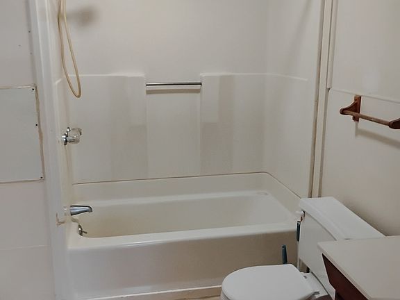 5th image of 331 Pleasant St APT 2