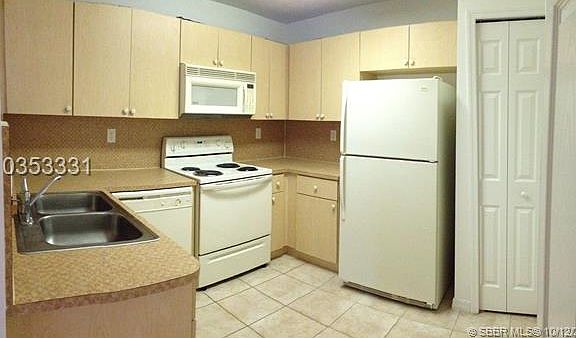 3rd image of 724 SW 106th Ave #2010