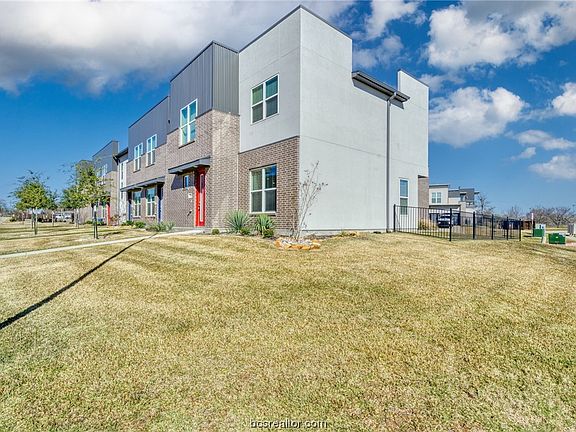 2nd image of 3933 Yukon Ln