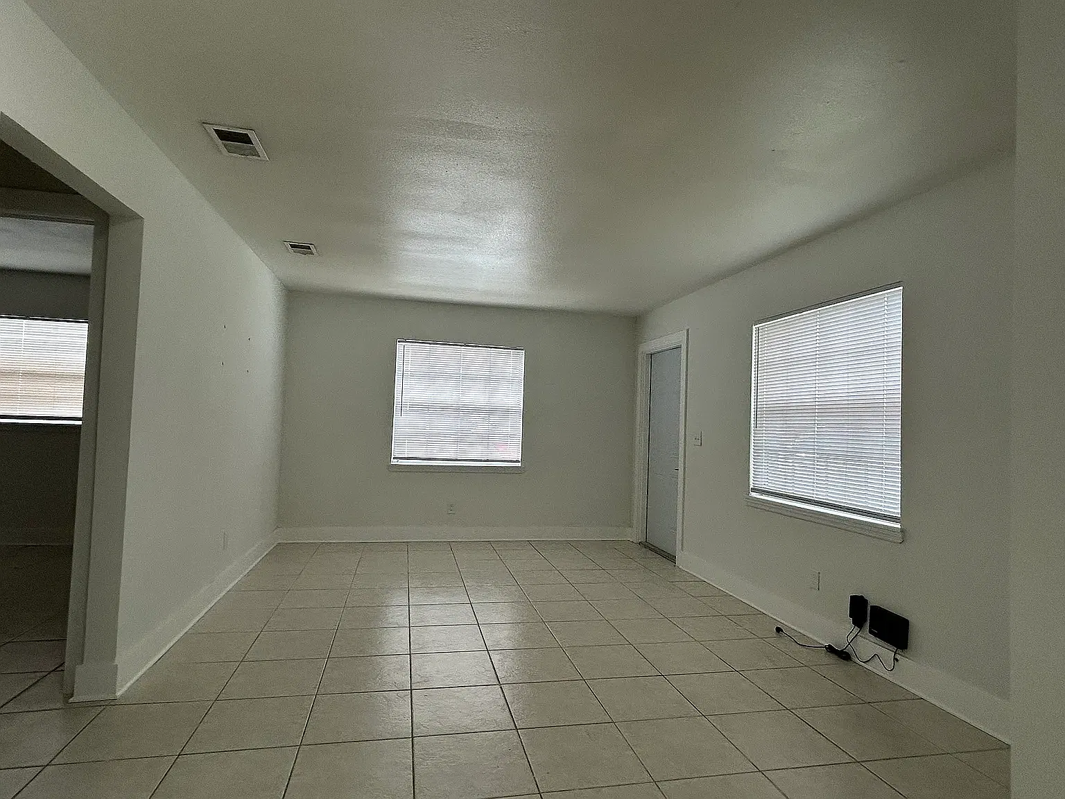 2 bed, 800 sqft, $1,590 — Photo 3