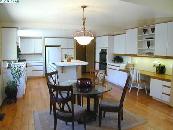 4th image of 30 Williams Dr