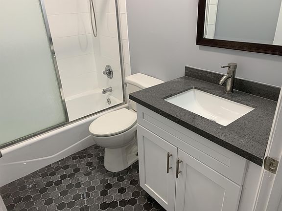 5th image of 627 N Alexandria Ave #3