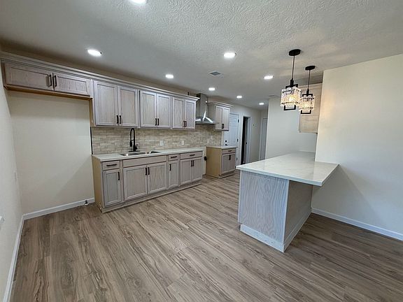 5th image of 8187 S Kilarney Dr