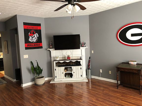 3rd image of 2728 Heathrow Dr